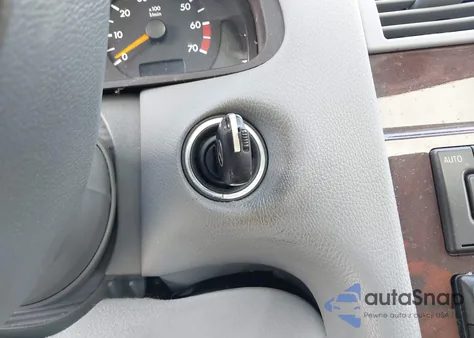 2001 Mercedes-Benz E 320 4M z USA, uszkodzony, nr VIN WDBJH82JX1X043933